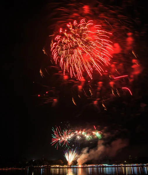 美丽的烟花在庆祝 — 图库照片