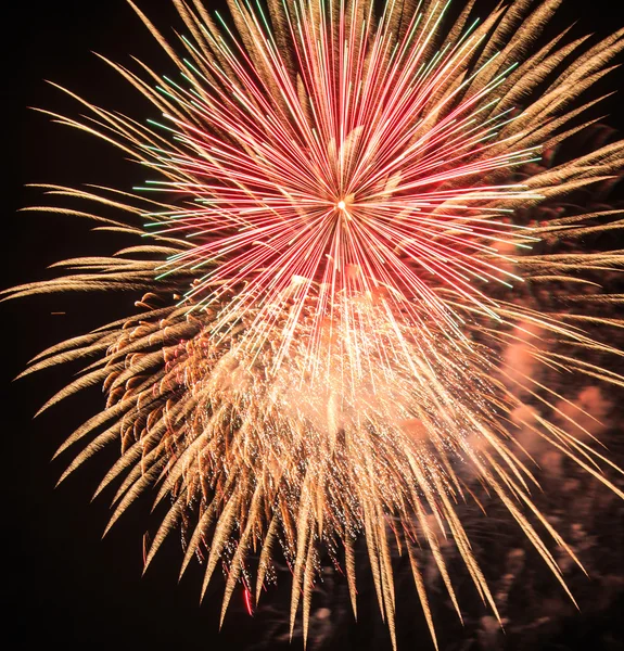 Bellissimi fuochi d'artificio in festa — Foto Stock