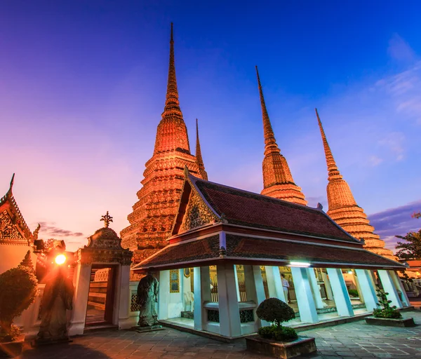 Sunset twilight buddhistiska tempel — Stockfoto