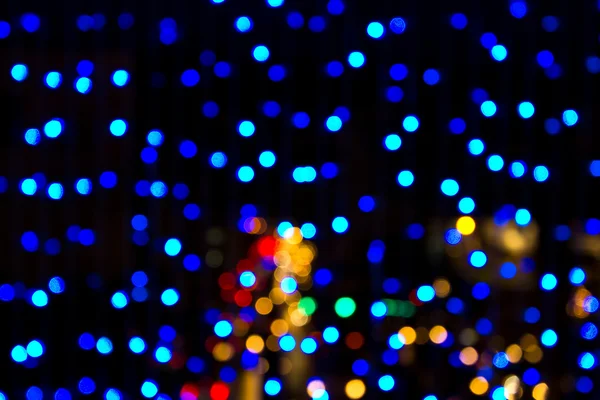 Verschwommene Weihnachtsbeleuchtung in der Nacht — Stockfoto