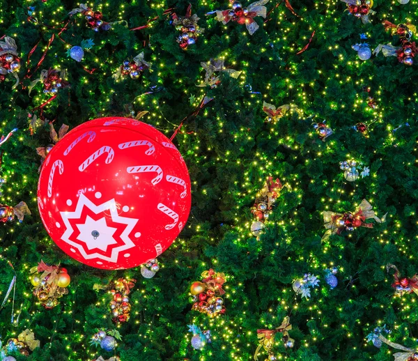 De verlichting van de kerstboom — Stockfoto