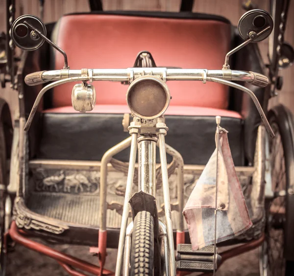 Velho triciclo — Fotografia de Stock