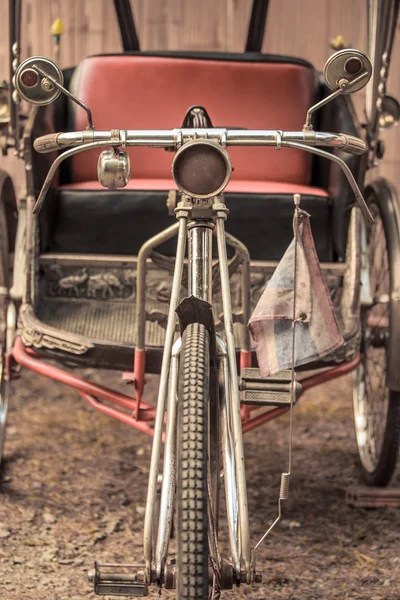 Old tricycle — Stock Photo, Image