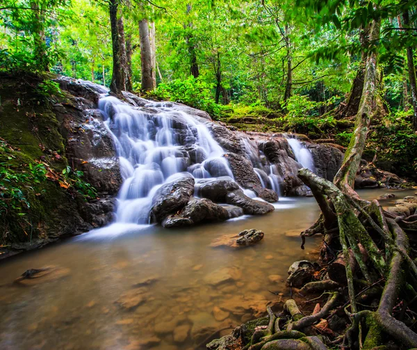 Cachoeira, Sra Nang Manora Forest Park Cachoeira — Fotografia de Stock
