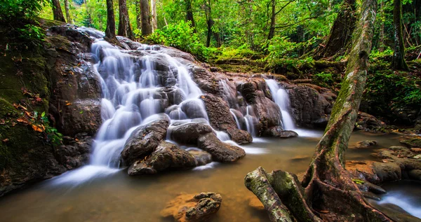 Vattenfall, Sra Nang Manora Forest Park vattenfall — Stockfoto