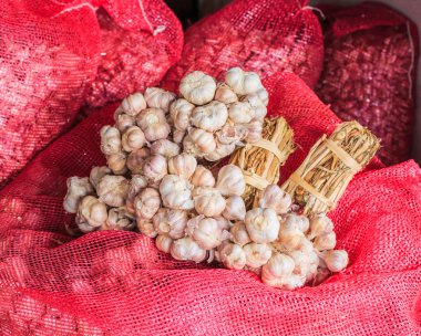 Torba ya da çuval sarımsak