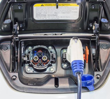 Elektrikli araba şarjı için güç kaynağı.