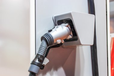 Elektrikli araba şarjı için güç kaynağı.