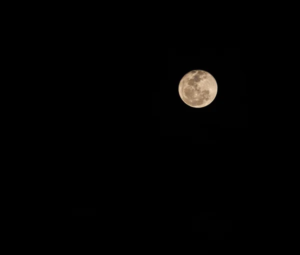 Luna en el cielo nocturno —  Fotos de Stock