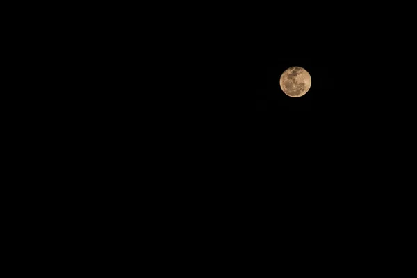 Lune dans le ciel nocturne — Photo