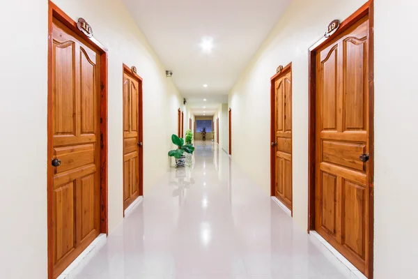 Corridor in hotel with rooms — Stock Photo, Image