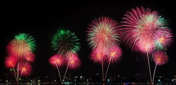 Fuegos artificiales coloridos — Foto de Stock