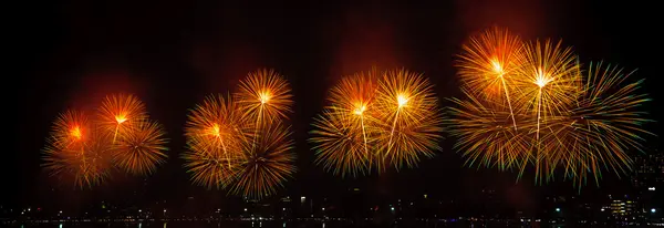 Fuegos artificiales coloridos — Foto de Stock