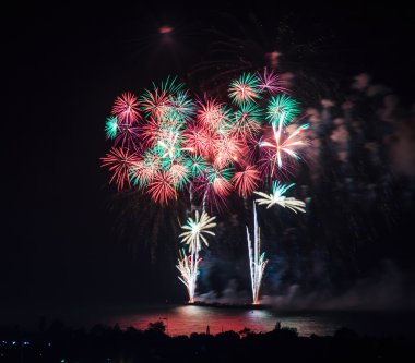 güzel renkli tatil havai fişek