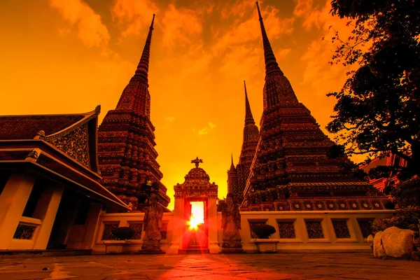 Sunset twilight Buddhist temple — Stock Photo, Image