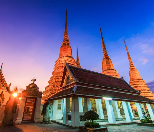 Sunset twilight buddhistiska tempel — Stockfoto