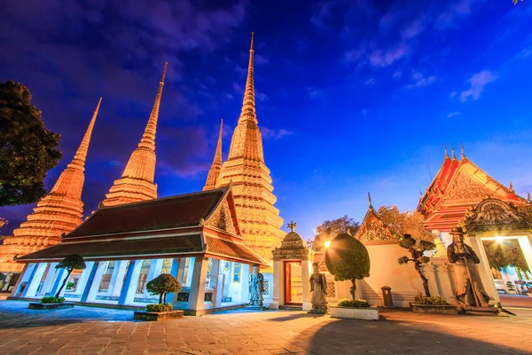 Zonsondergang twilight boeddhistische tempel — Stockfoto