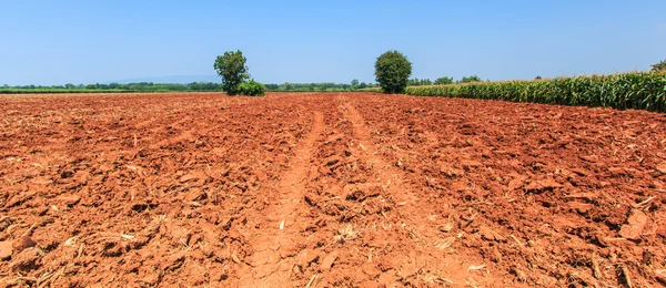 Land met bodem voorbereiding — Stockfoto