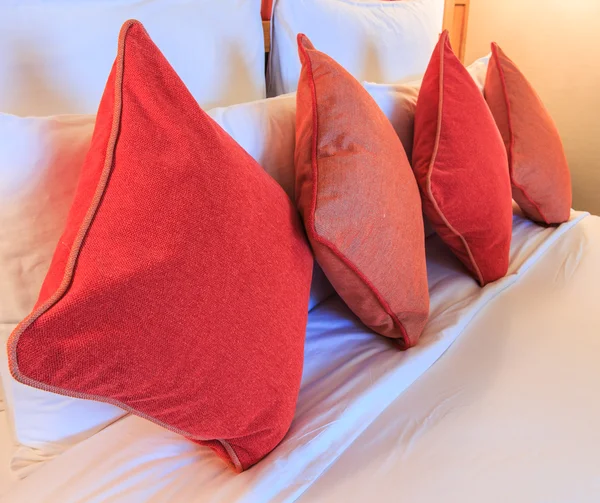 Travesseiros na cama — Fotografia de Stock