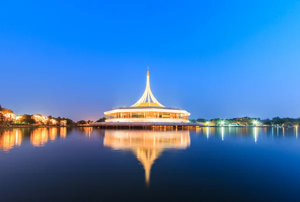 Suanluang Rama 9 kamu parki Anıtı — Stok fotoğraf