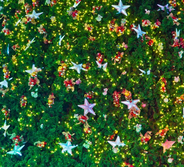 Julgran på natten — Stockfoto