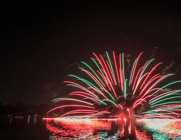 Fuegos artificiales coloridos — Foto de Stock