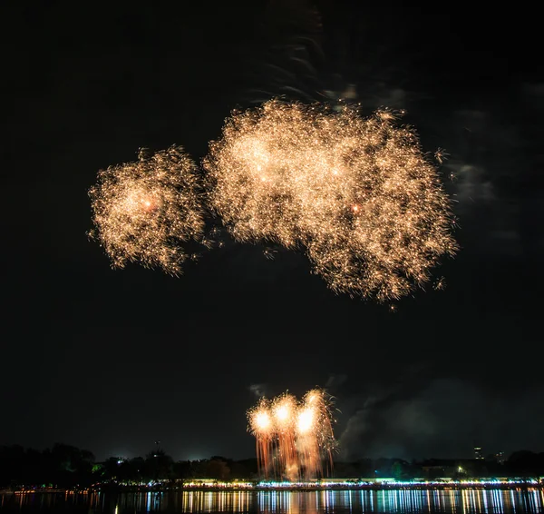 Hermosos fuegos artificiales —  Fotos de Stock