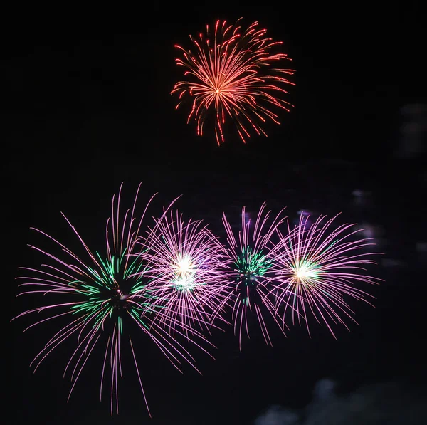 Bellissimi fuochi d'artificio — Foto Stock