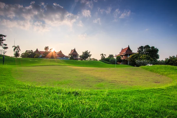 Zonsondergang op golf veld — Stockfoto