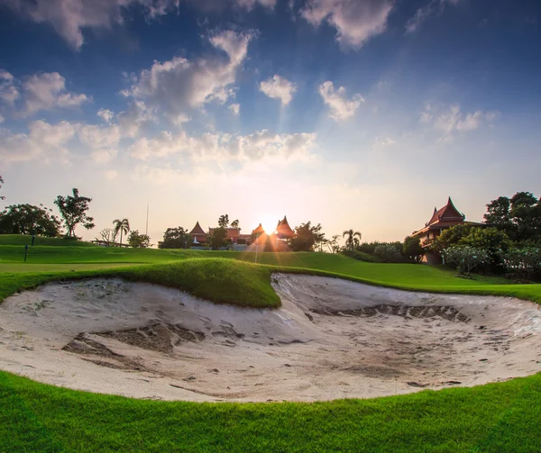 Zachód słońca na polu golfowym — Zdjęcie stockowe