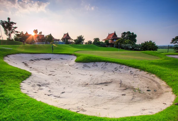 Zachód słońca na polu golfowym — Zdjęcie stockowe