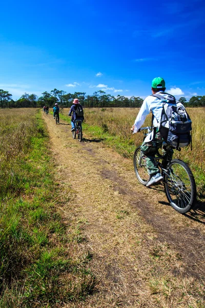 Ciclisti in bicicletta — Foto Stock