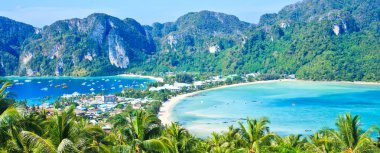 tatil köyleri ile tropikal bir ada