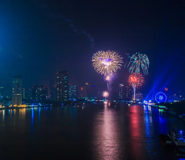 Fuegos artificiales coloridos — Foto de Stock