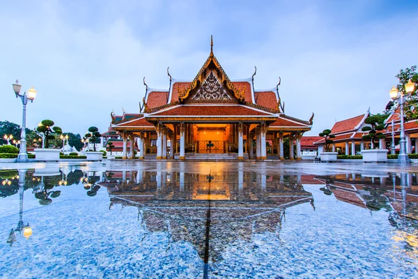 在黄昏时分的君主圣坛寺 — 图库照片