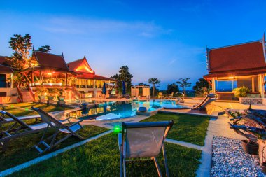 Yüzme Havuzu ile modern tesisi