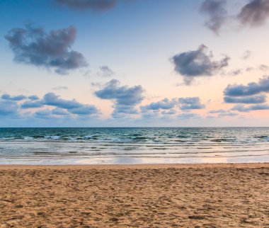 Günbatımı kum plaj