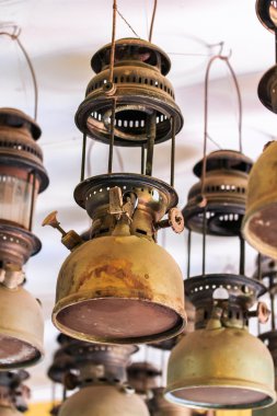 Aydınlatılmış kasırga lambalar ve fenerler