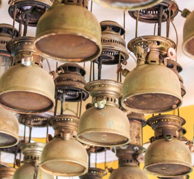 Aydınlatılmış kasırga lambalar ve fenerler