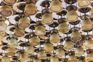 Aydınlatılmış kasırga lambalar ve fenerler