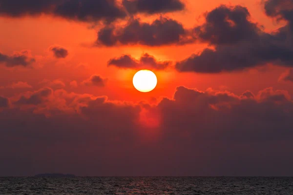 Sandstrand bei Sonnenuntergang — Stockfoto