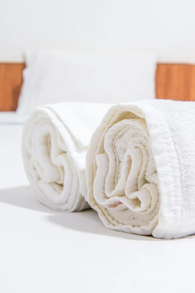 White bed and towels on the bed — Stock Photo, Image