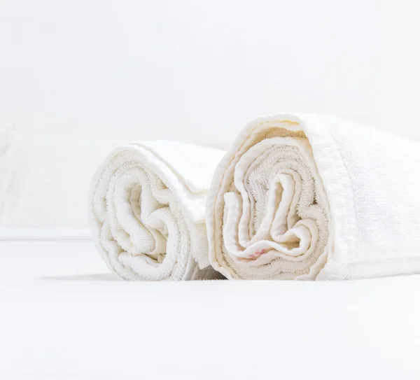 White bed and towels on the bed — Stock Photo, Image