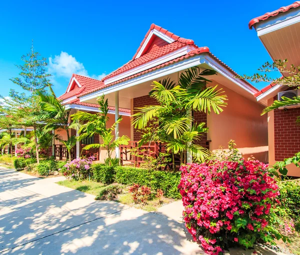 Resort hotel and bungalow — Stock Photo, Image