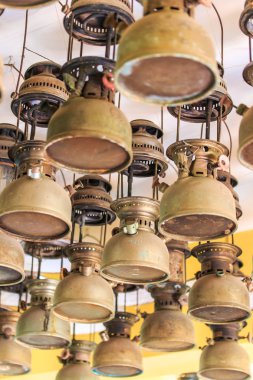 Aydınlatılmış kasırga lambalar ve fenerler