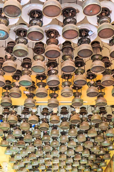 Aydınlatılmış kasırga lambalar ve fenerler