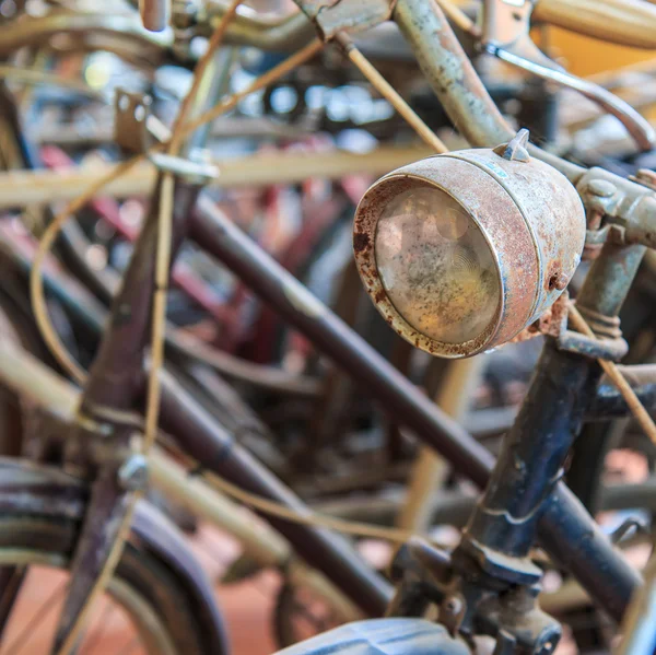 Vieja bicicleta —  Fotos de Stock