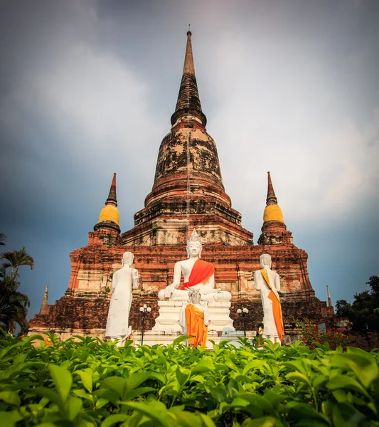 Starý Buddha ve starém městě — Stock fotografie