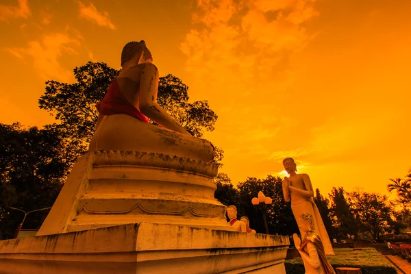 Starý Buddha ve starém městě — Stock fotografie