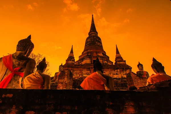 Starý Buddha ve starém městě — Stock fotografie